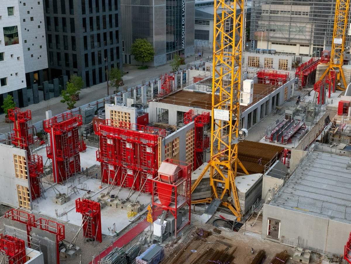 Baustelle mit Kran – Bau und Infrastruktur